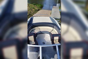Fertiges Boots-Polster nach der Reparatur und Neuanfertigung
