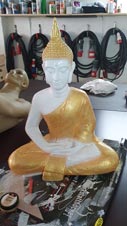 GFK Reparatur einer Buddha-Figur